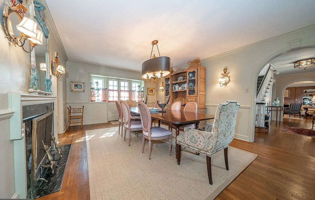 The Estate in Bryn Mawr is a luxurious home offerring the hallmarks of gracious, yet comfortable living now available for sale. This home located at 1208 Ridgewood Rd, Bryn Mawr, Pennsylvania; offering 05 bedrooms and 05 bathrooms with 5,188 square feet of living spaces.