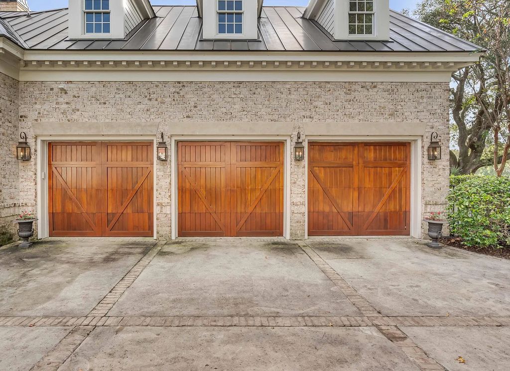 The Estate in Charleston is a luxurious home offering rare front and back unobstructed golf course views now available for sale. This home located at 59 Iron Bottom Ln, Charleston, South Carolina; offering 06 bedrooms and 08 bathrooms with 8,191 square feet of living spaces.