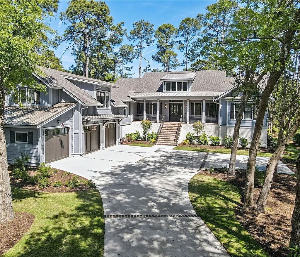 The Estate in Hilton Head Island is a luxurious home carefully and beautifully designed and crafted now available for sale. This home located at 2 Pendergrass Ct, Hilton Head Island, South Carolina; offering 03 bedrooms and 04 bathrooms with 3,400 square feet of living spaces.