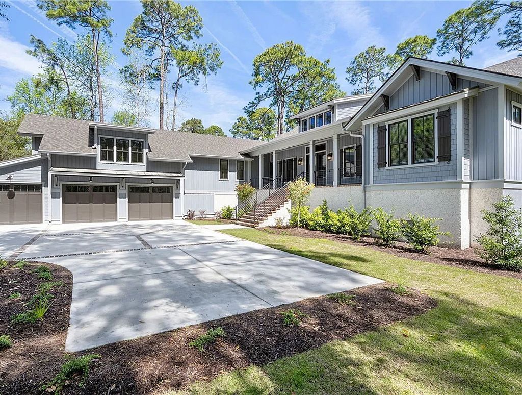 The Estate in Hilton Head Island is a luxurious home carefully and beautifully designed and crafted now available for sale. This home located at 2 Pendergrass Ct, Hilton Head Island, South Carolina; offering 03 bedrooms and 04 bathrooms with 3,400 square feet of living spaces.