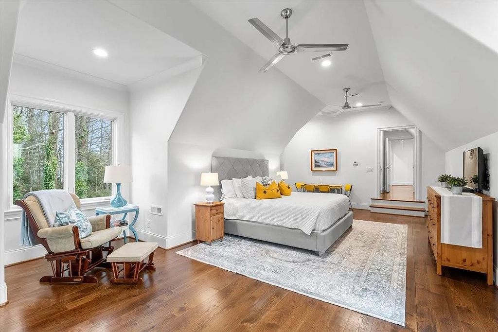 The Retreat in Cornelius offers impeccable design throughout with trendy light fixtures and picture perfect lake view windows, now available for sale. This home located at 16446 Pinwhenny Rd, Cornelius, North Carolina
