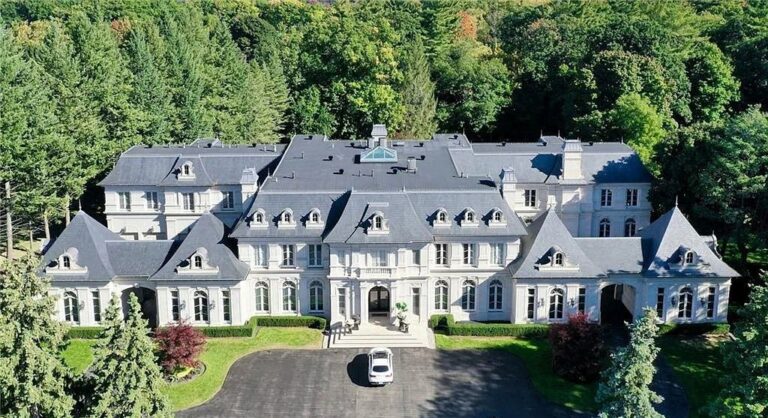 For C$29.9M Enjoy a Resort Like Life in The Most Iconic and Legendary Property in Mississauga, Ontario