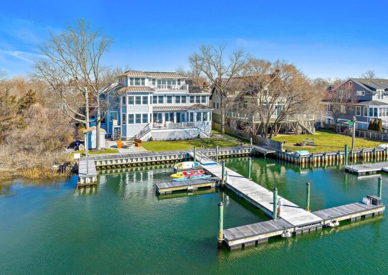 Waterfront Beauty of Modern Elegance in Manasquan, NJ Hits
