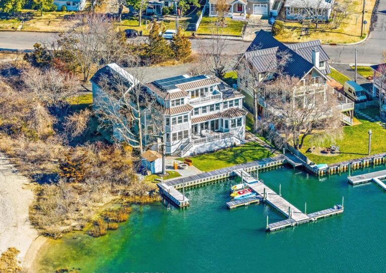 Waterfront Beauty of Modern Elegance in Manasquan, NJ Hits