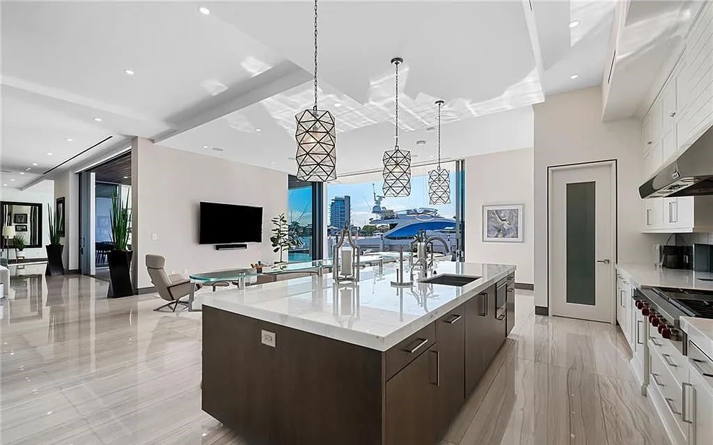 Experience modern coastal living at its finest with 1425 E Lake Drive, a stunning 5-bedroom, 8-bathroom home in prestigious Harbor Beach, Fort Lauderdale, Florida.