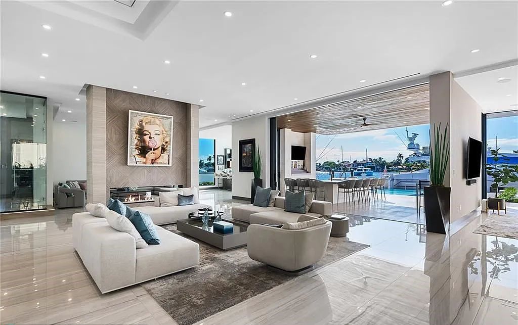Experience modern coastal living at its finest with 1425 E Lake Drive, a stunning 5-bedroom, 8-bathroom home in prestigious Harbor Beach, Fort Lauderdale, Florida.