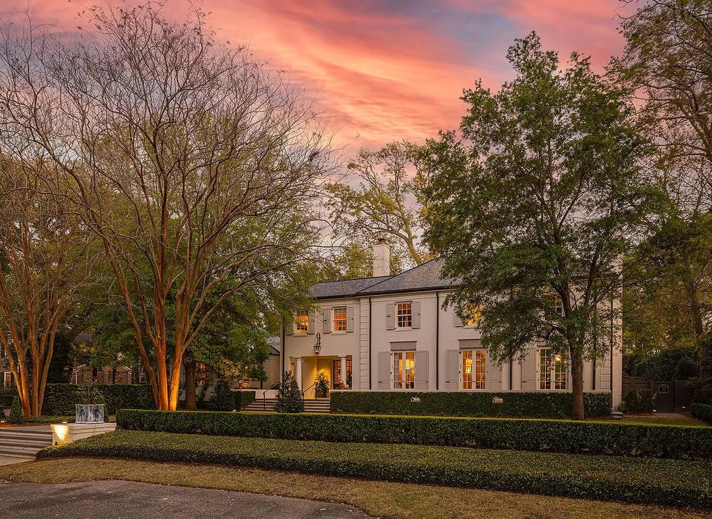 The Estate in Charleston is a luxurious home for who looking for outstanding architecture, artful design, privacy and luxury finishes now available for sale. This home located at 7 Sayle Rd, Charleston, South Carolina; offering 05 bedrooms and 05 bathrooms with 7,254 square feet of living spaces.