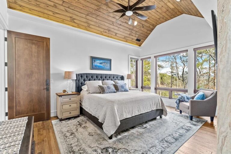 Luxury Waterfront Living at Old Wildlife Club on Lake James in North