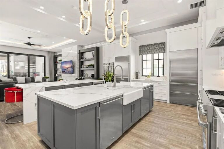Stunning Private Penthouse With Private Private Private Sports Court image