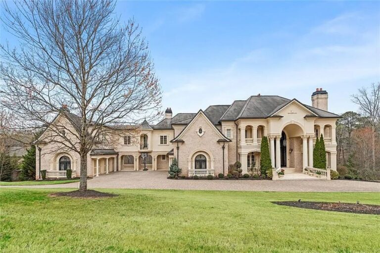 Luxurious Mansion on 1.5 Acres of Serene Paradise in Johns Creek, Georgia
