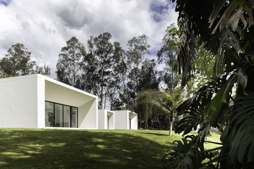 Magnolia House in Ecuador by Nicolas & Nicolas + Caá Porá Arquitectura
