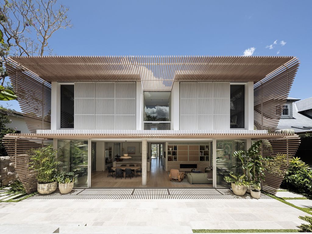 Palm Frond Retreat, Dramatic Modern Home by Koichi Takada Architects