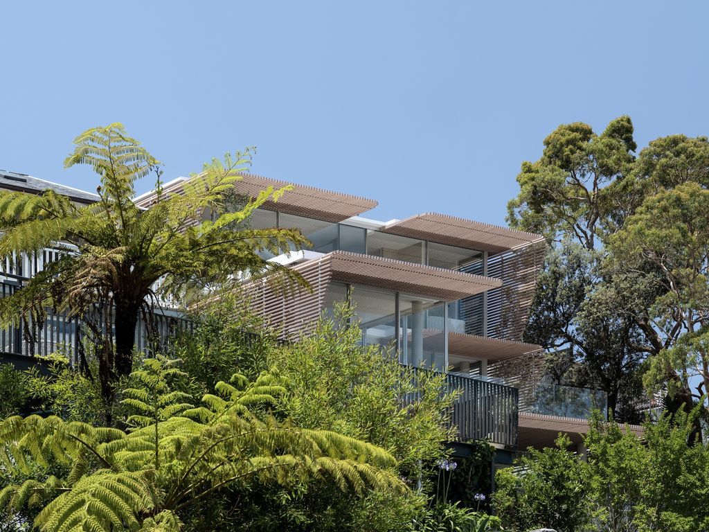 Palm Frond Retreat, Dramatic Modern Home by Koichi Takada Architects