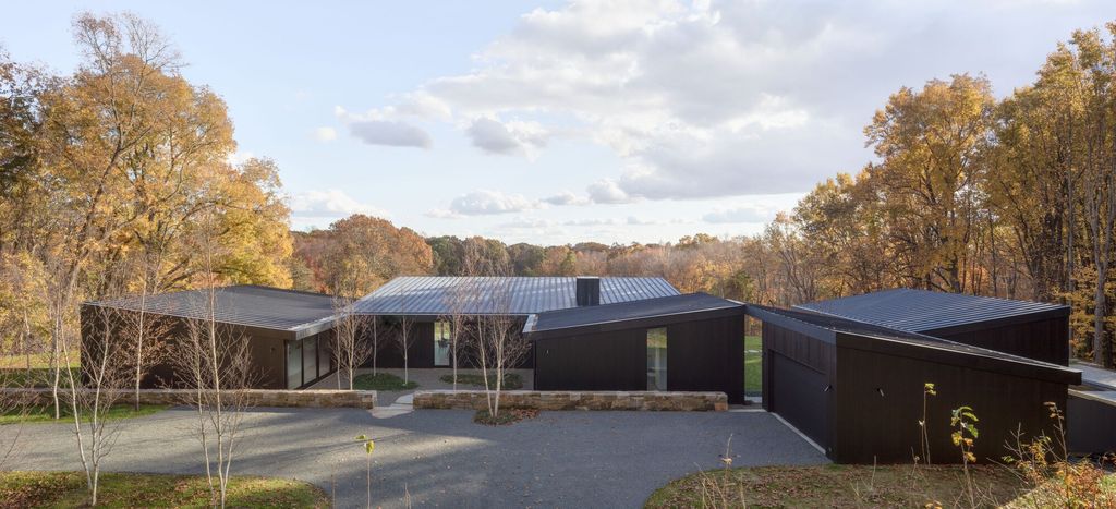 Roxbury House Blends of Art and Architect by Desai Chia Architecture