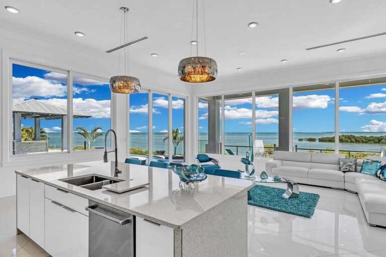 Stunning Beachfront Paradise in Marathon, Florida with Private Beach