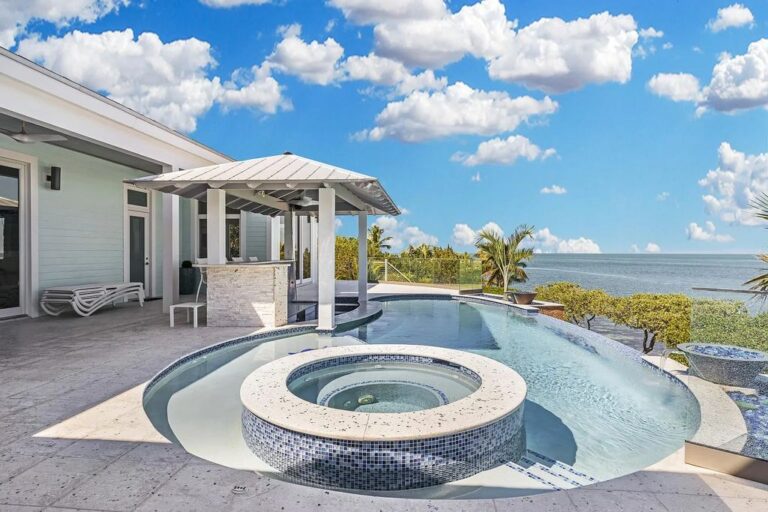 Gallery Detail: Stunning Beachfront Paradise In Marathon Florida With Private Beach