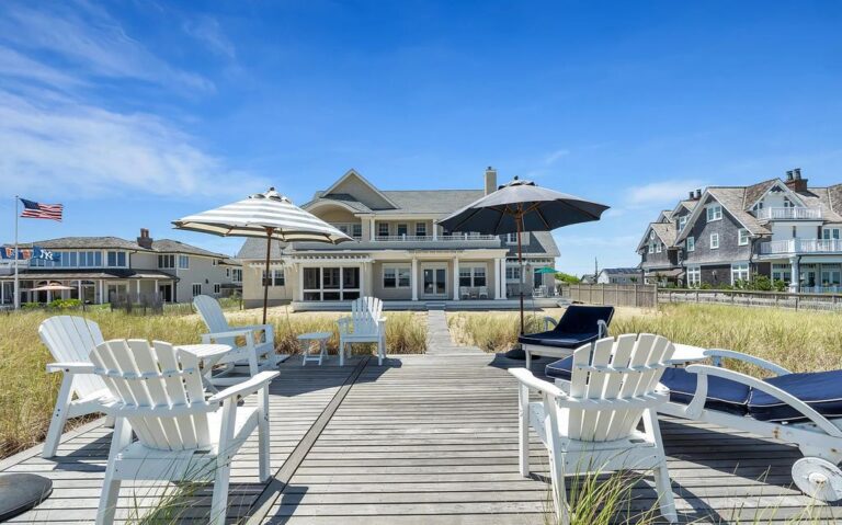 This $12,900,000 Oceanfront Home Exudes Simplicity and Timelessness in Mantoloking, NJ