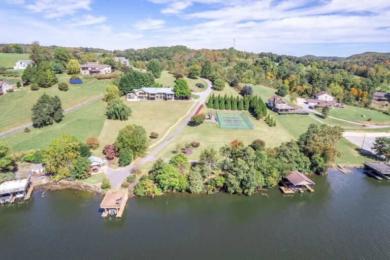 This 2,950,000 Oneofakind Contemporary Lakefront Property in