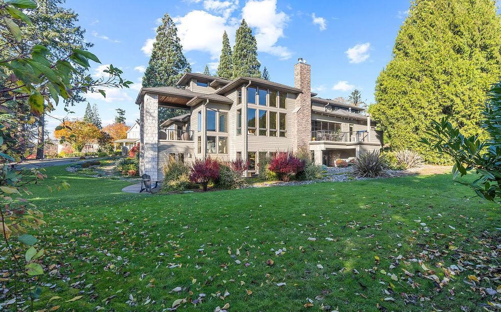 The Estate in Lake Oswego is a luxurious home offering every amenity for an effortless indoor-to-outdoor entertaining now available for sale. This home located at 1611 Leslie Ln, Lake Oswego, Oregon; offering 05 bedrooms and 07 bathrooms with 6,979 square feet of living spaces. 
