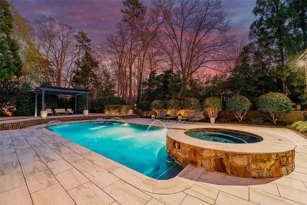 The House in Charlotte is a luxurious home consist of high-end custom features throughout, now available for sale. This home located at 3338 Leamington Ln, Charlotte, North Carolina