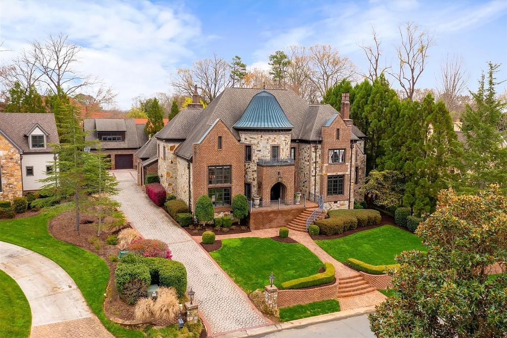 The House in Charlotte is a luxurious home consist of high-end custom features throughout, now available for sale. This home located at 3338 Leamington Ln, Charlotte, North Carolina