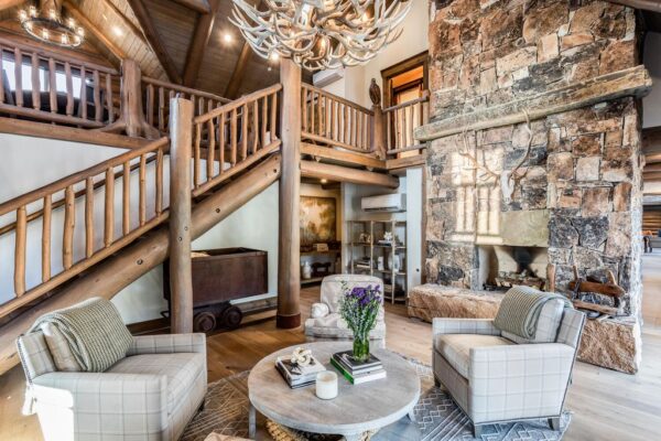 Off-the-Grid Luxury Mountain Estate on 49 Acres with National Forest ...