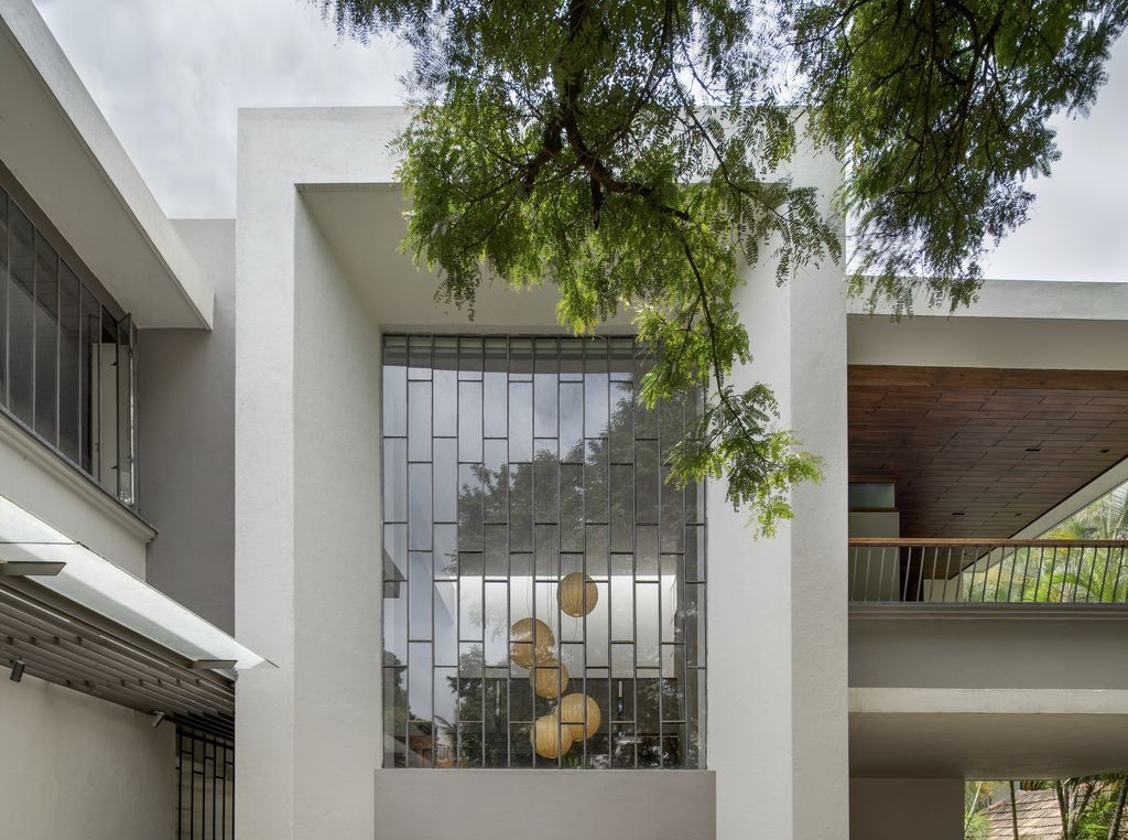 A House Reborn, a Modern design yet Honors the Past by Studio 4A