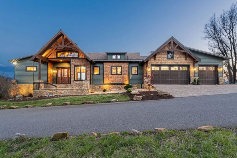 Breathtaking Beauty: Your $3.4M Post-and-Beam Stone Retreat with Sweeping Views of Nature’s Masterpiece