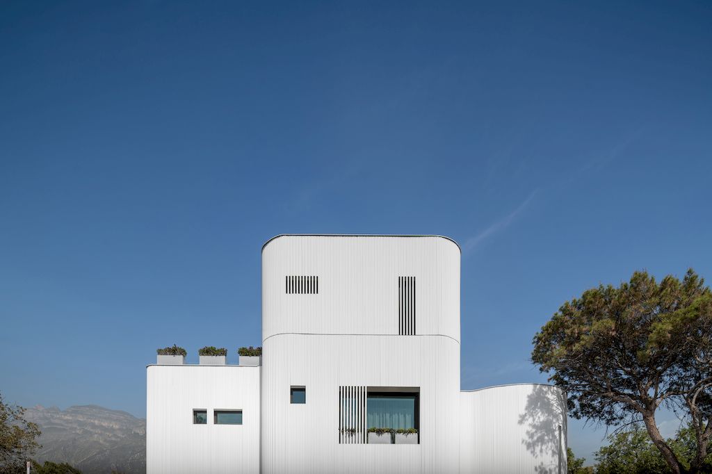 Casa Ferrum by Miró Rivera Architects & Ibarra Aragón Arquitectura