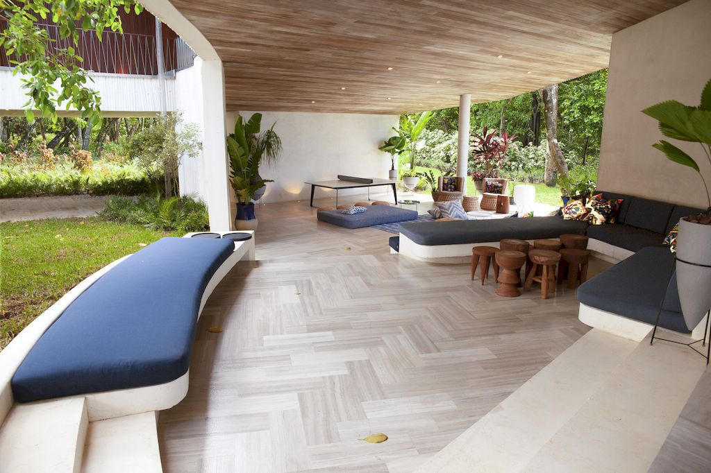Casa Las Olas, Inspired from Rich Natural Landscape by Young Projects