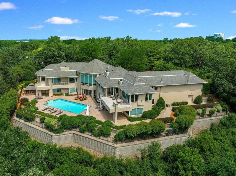 Minnesota Home with a Perfect Blend of Nature and Luxury –  Featuring Breathtaking Views and High-End Amenities Asking $2.499M