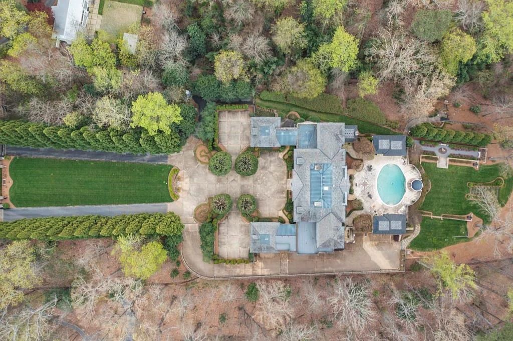 Elegant Atlanta Estate in Buckhead - Beautiful Living for Families or Multi-Generational Households Seeks $9.995M