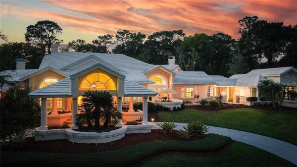 Lake Mary Mansions