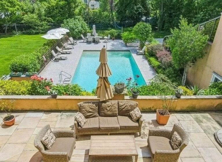 Live in Splendor Exceptional Mansion for Sale in Hewlett Bay Park, NY