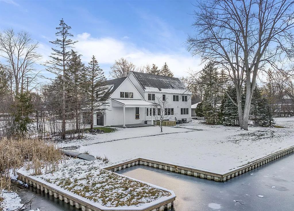 Live in Style: Beautifully Designed Waterfront Home in Bloomfield Hills, MI on Market for $2,350,000