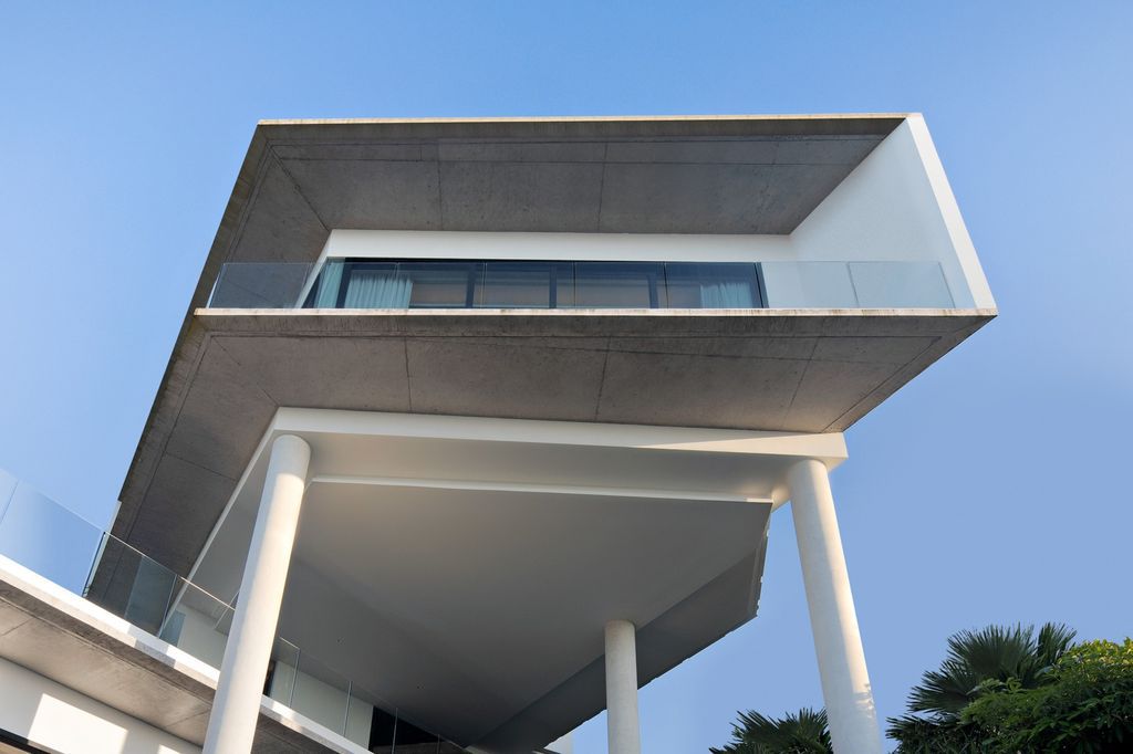 Luke House, an Impressive Luxury Project by Budipradono Architects