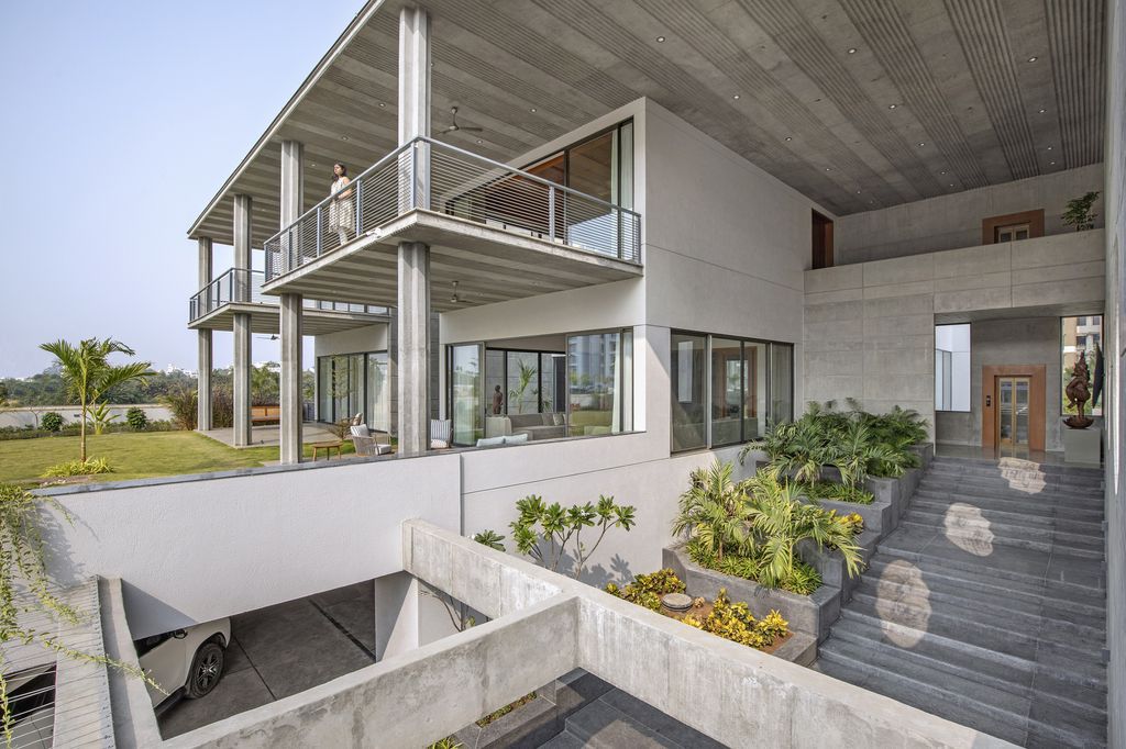 Madhuvilla The Concrete House, Prominent House by K.N.Associates