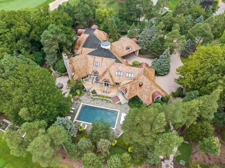 Magnificent $3.579M Residence in North Barrington, IL Offers Enchanting Entertainment Spaces and a Peaceful Sanctuary for Relaxation
