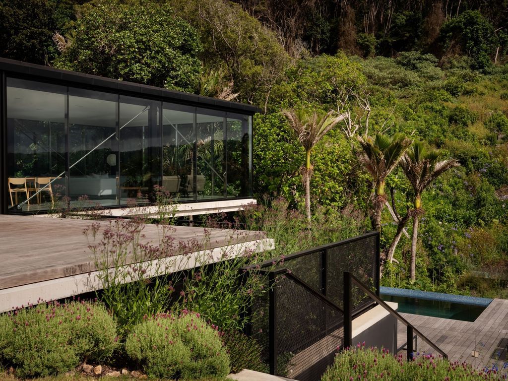 Mahuika House with spaces extend over the pool below by Daniel Marshall