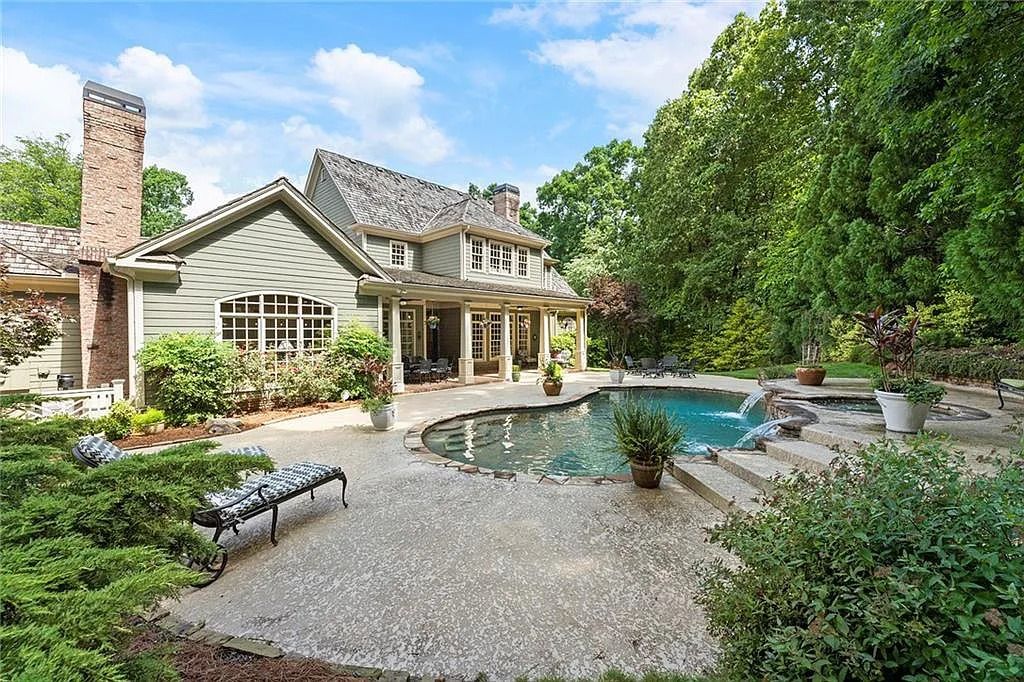Southern Charm Meets Luxury Living: Stunning $2.5M Milton, GA Home with Professionally Landscaped Private Backyard