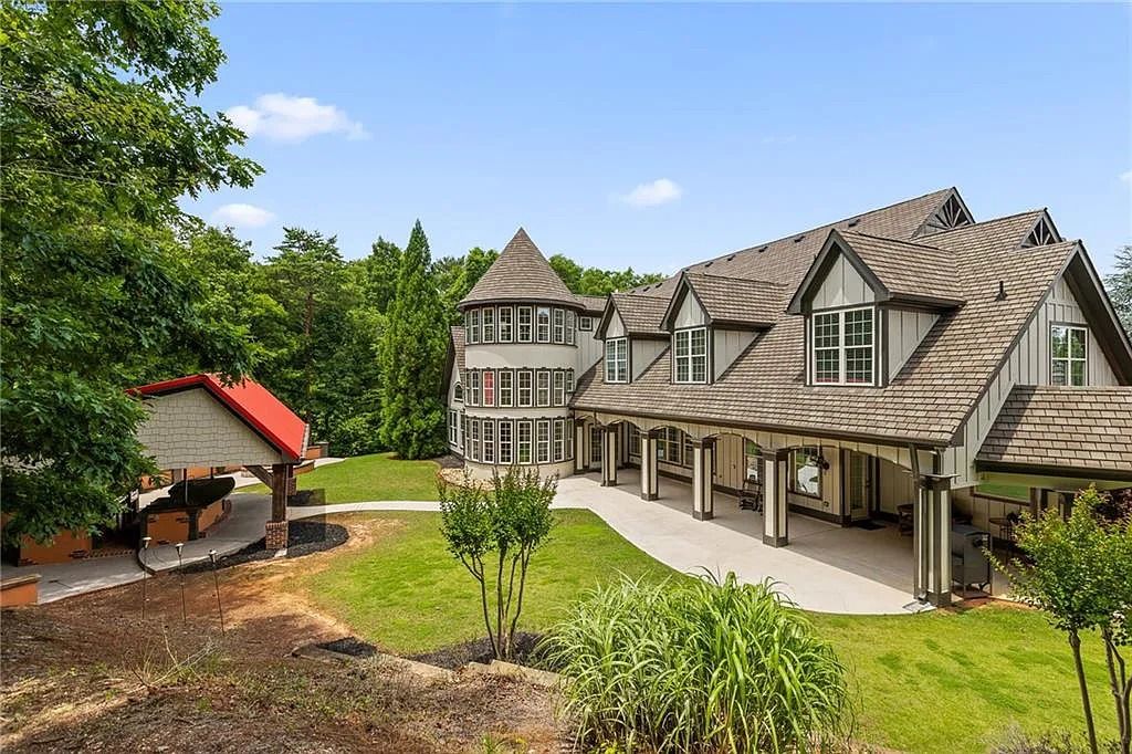 State-of-the-art Masterpiece: Traditional Brick Style Meets Modern Architecture in Rydal, GA - Listed at $2.995M
