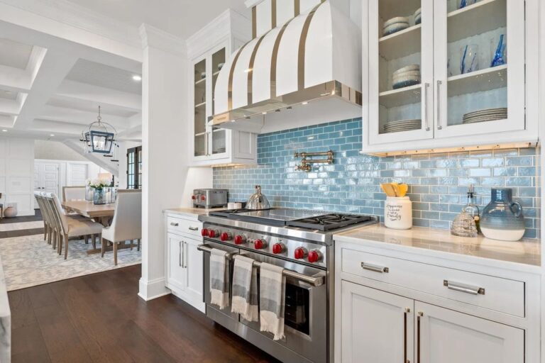 Stunning Waterfront Retreat in Stevensville, Maryland Boasts Awe ...
