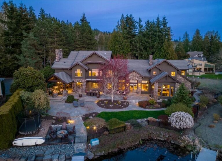 Unparalleled $8M Waterfront Home in Sammamish, WA – A Perfect Blend of Rugged Sophistication and Relaxing Lakefront Living