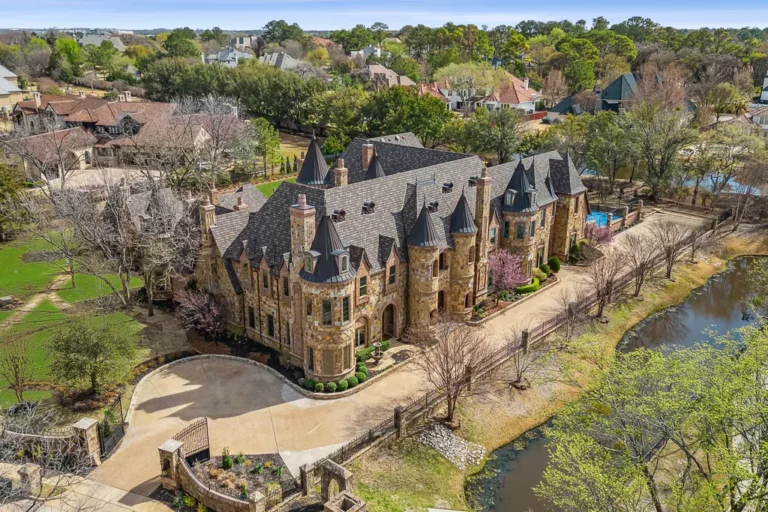 Sleek 14,000 SF Texas Estate in Southlake: A Masterpiece of Design and Elegance is Selling for $7,850,000