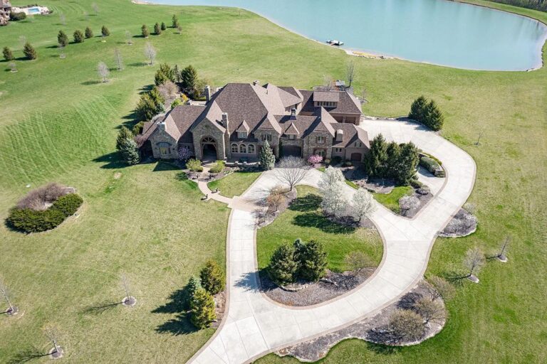 Stunning 6Bedroom Estate on 13 Acres with a Private 7Acre Pond in
