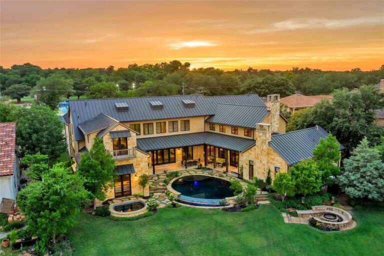 Astonished You With Listing Price of $4.3M, This Exceptional Lake Home in Dallas, TX Offers The Top of Convenience and Elegance