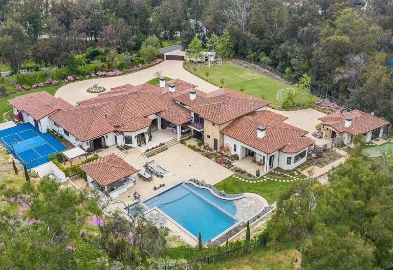 Luxurious West Covenant Gated Estate with Guest House and Expansive Outdoor Living Areas for $8,995,000 in Rancho Santa Fe, California