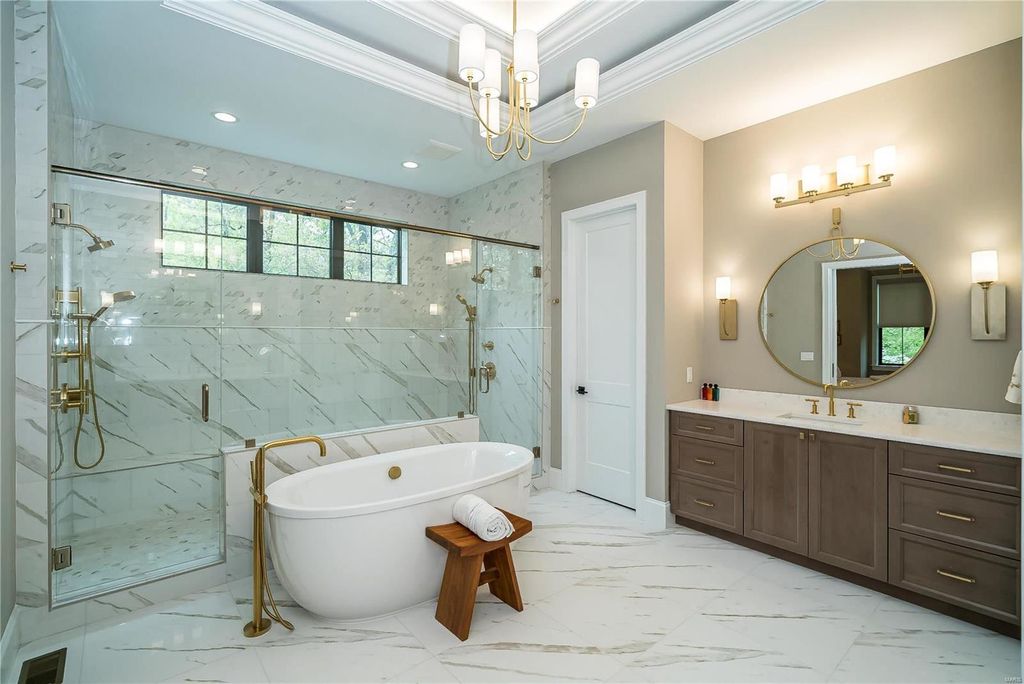 18 Lynnbrook Road Home in Saint Louis, Missouri. Experience the epitome of elegance and luxury in this stunning, recently completed home by McKelvey. Skip the waiting time and embrace the exceptional design and meticulous attention to detail in this remarkable residence.