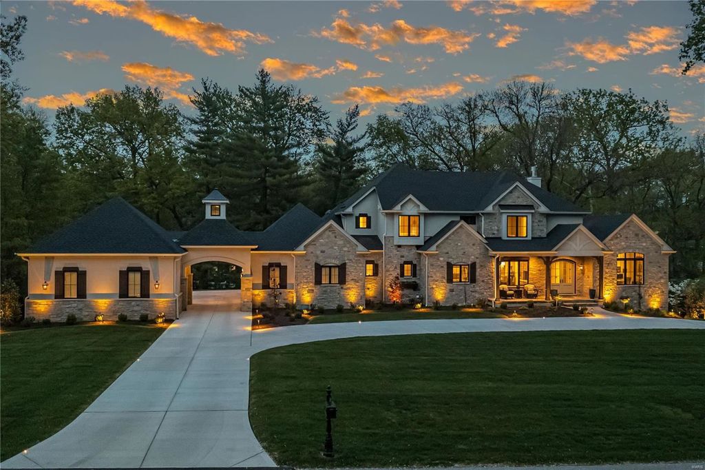 18 Lynnbrook Road Home in Saint Louis, Missouri. Experience the epitome of elegance and luxury in this stunning, recently completed home by McKelvey. Skip the waiting time and embrace the exceptional design and meticulous attention to detail in this remarkable residence.