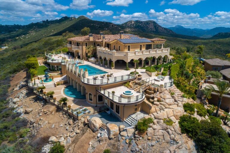 Majestic Mountaintop Estate with Unparalleled Views and Unrivaled Luxury in El Cajon, California